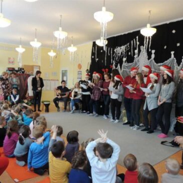 Kolędowanie u przedszkolaków i seniorów