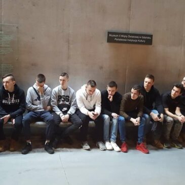 Wycieczka klas II K/U i II bS do Muzeum II Wojny Światowej w Gdańsku