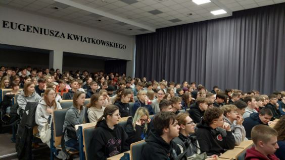 Uczniowie na wykładach w WSAiB